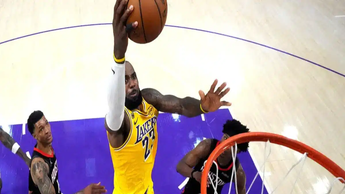 Trump Calls LeBron James ‘Maybe a Racist’ in Jordan Comparison