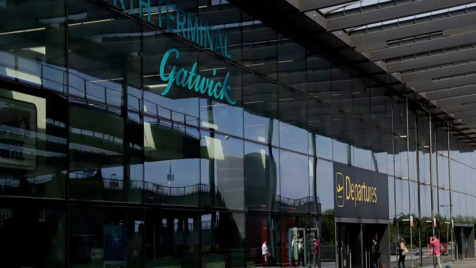 Water Outage at Gatwick Airport Closes Toilets and Restaurants