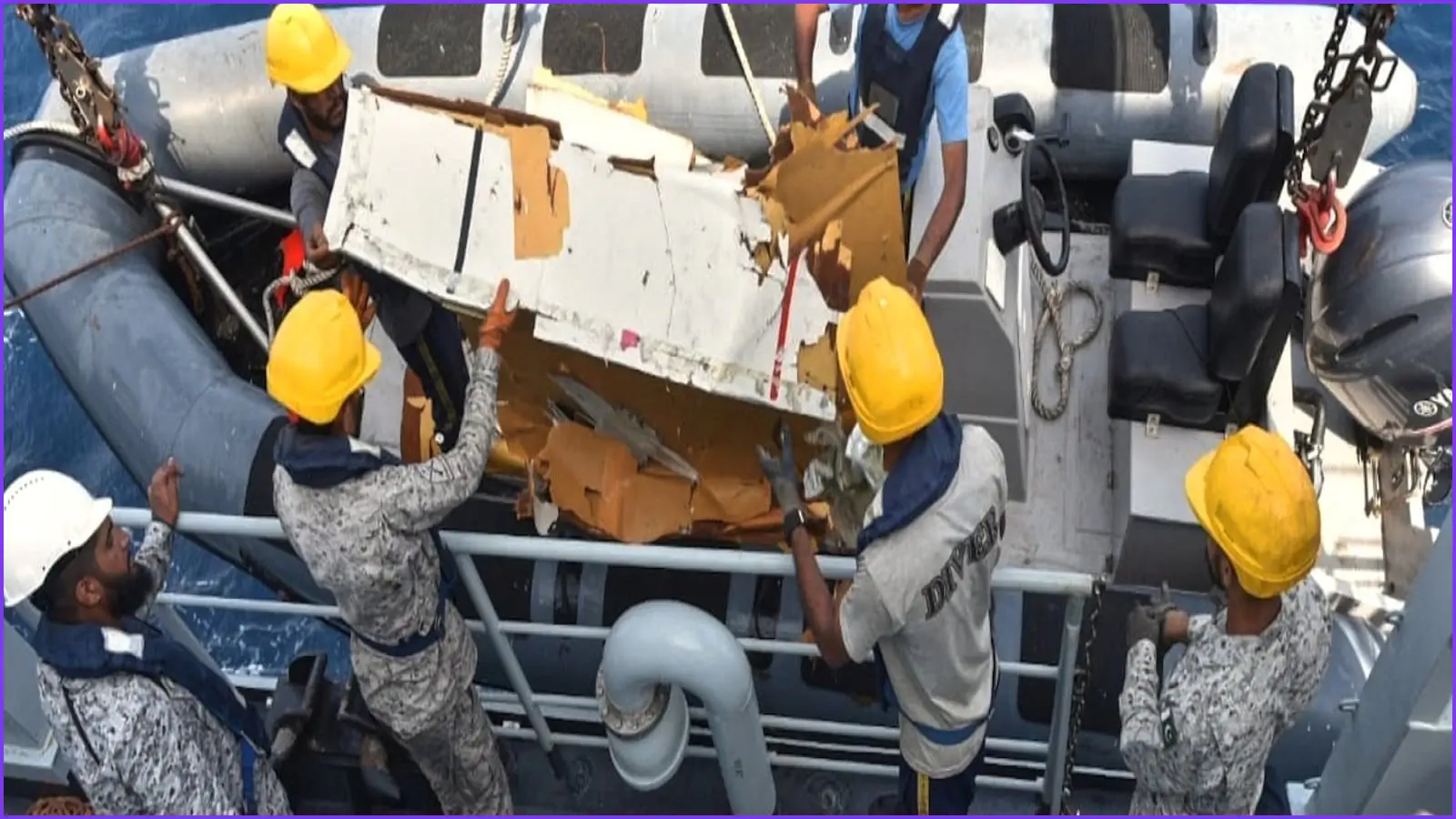 Pakistan Navy battles rough seas in search for cargo plane crew