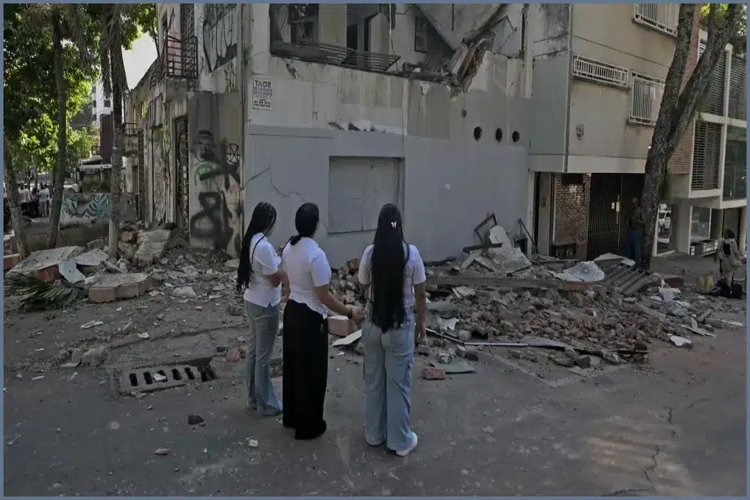 Powerful 7.4 Magnitude Quake Hits Western Colombia, Damages Buildings