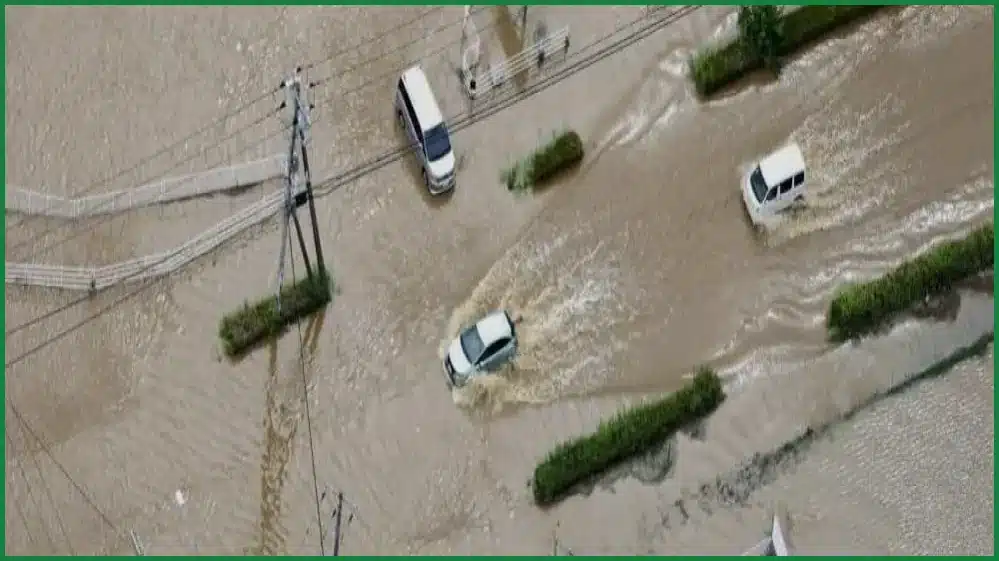 Record Rain in Japan Kills Eight and Strands Thousands
