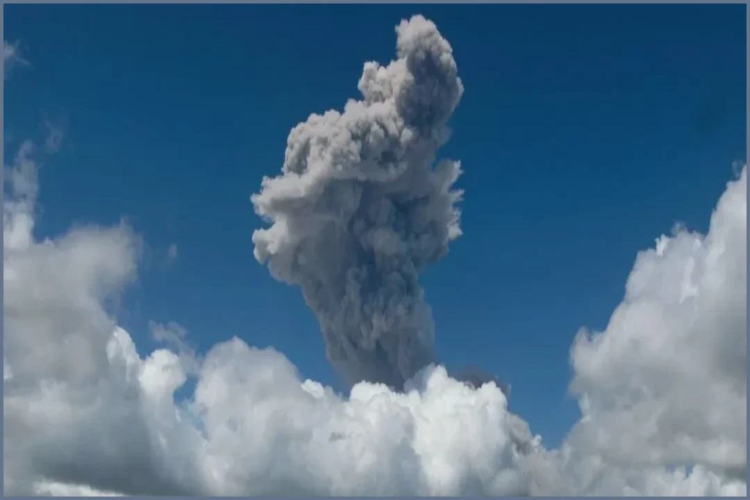 Philippines Raises Alert Level After Mount Mayon Erupts